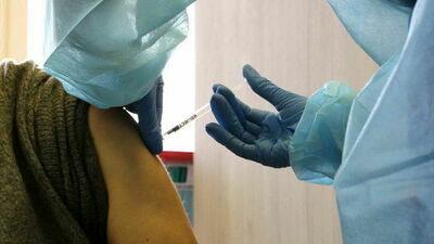 Posłowie za weryfikacją szczepień przez pracodawcę. Nie każdemu się to podoba