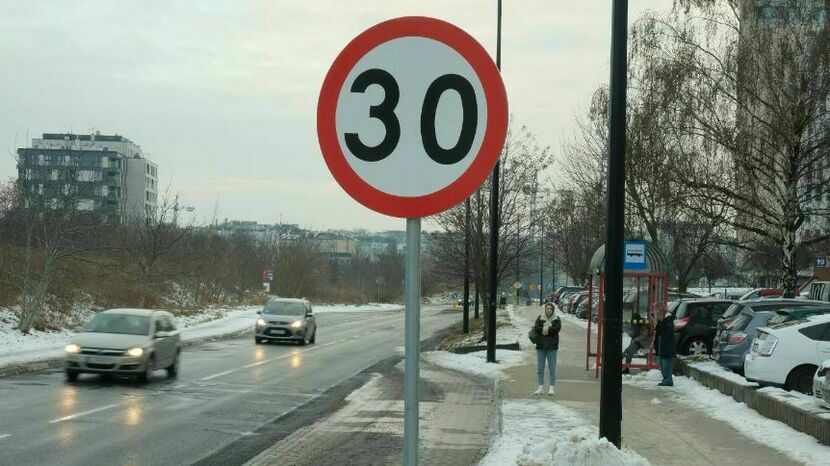 Ograniczenie prędkości ze względu na zły stan nawierzchni wprowadzono m.in. na ul. Szeligowskiego