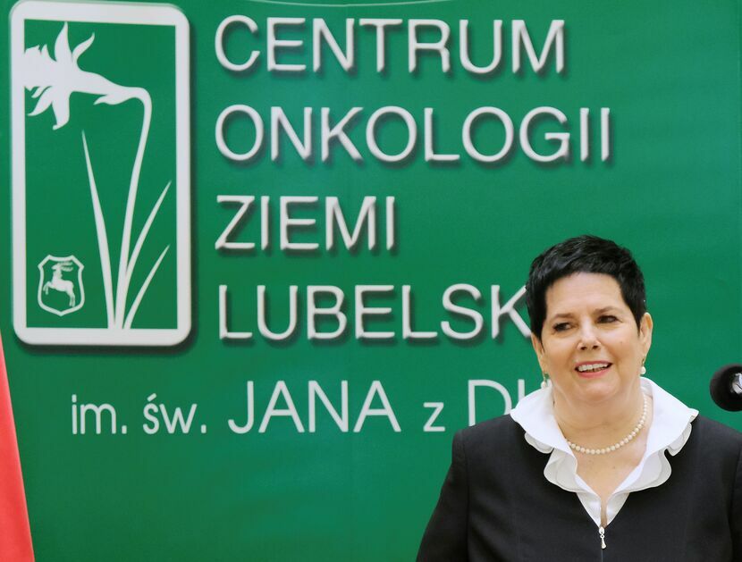 Mimo trudnej sytuacji finansowej szpitala w 2020 roku, dyrektor COZL prof. Elżbieta Starosławska dostała wówczas nagrodę od marszałka