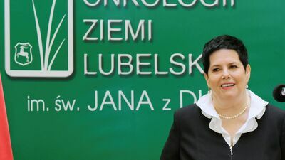 Mimo trudnej sytuacji finansowej szpitala w 2020 roku, dyrektor COZL prof. Elżbieta Starosławska dostała wówczas nagrodę od marszałka
