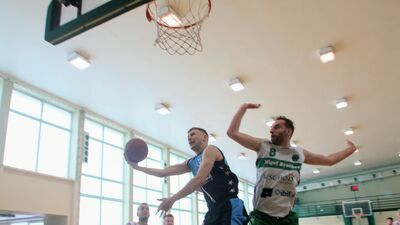 Michał Wołowski (z piłką) i jego koledzy z Alpaca Afachem Team nie mają najlepszego sezonu

