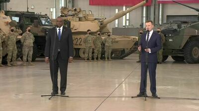 Sekretarz obrony USA odwiedził żołnierzy w bazie w Powidzu