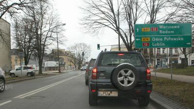 Skrzyżowanie ulic Czartoryskich i Piaskowej z wojewódzką ul. Piłsudskiego w Puławach to jeden z najważniejszych węzłów komunikacyjnych w mieście