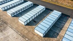 Kolejne kontenery dla żołnierzy na byłym lotnisku wojskowym 