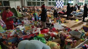 Ukraińskie dzieci wyjeżdżają z Hrubieszowa z zabawkami