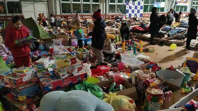 Ukraińskie dzieci wyjeżdżają z Hrubieszowa z zabawkami