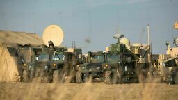 Na lotnisku w Mokrem pod Zamościem pojawili się amerykańscy żołnierze z elitarnej 82. Dywizji Powietrznodesantowej, którzy zostali tu skierowani w ramach ochrony wschodniej flanki NATO. W środę wciąż trwało rozstawianie sprzętu. W sumie do Polski zostało skierowanych 1700 marines. Większość stacjonuje w Rzeszowie w hali wystawienniczej G2A Arena. Przed kilkoma dniami w koszarach w Lublinie na Majdanku zameldowali się marines z Wielkiej Brytanii