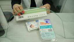 Aptekarze przyznają, że pacjenci częściej niż po bezpłatne testy, przychodzą po te, za które trzeba zapłacić