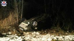 Dachowanie land rovera. Jedna osoba została ranna