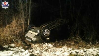 Dachowanie land rovera. Jedna osoba została ranna