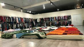 Sklep zamieniony na noclegownię.