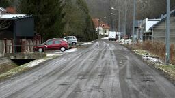 Ulica prowadzi do kilku domów i zakładów usługowych. Zimą najczęściej wykorzystywana jest natomiast przez narciarzy zmierzających na prowadzony w pobliżu stok