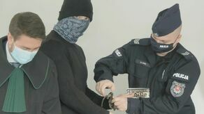 Piotr P. nie chciał zdjąć czapki i zakrywającego niemal całą twarz komina ze względu na obecność dziennikarzy