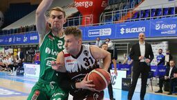 Przed rokiem turniej finałowy Suzuki Puchar Polski odbył się również w hali Globus. W finale Enea Zastal BC Zielona Góra pokonał PGE Spójnia Stargard. Jednym z uczestników tamtego spotkania był Mateusz Kostrzewski (z piłką). W tym sezonie ten gracz reprezentuje barwy Polskiego Cukru Pszczółka Start Lublin i w barwach tej ekipy będzie walczył o zwycięstwo m.in. w Pekao S.A. Konkursie Wsadów