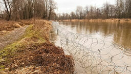 Zasieki nad Bugiem częściowo pod wodą. Co na to Ministerstwo Obrony Narodowej?