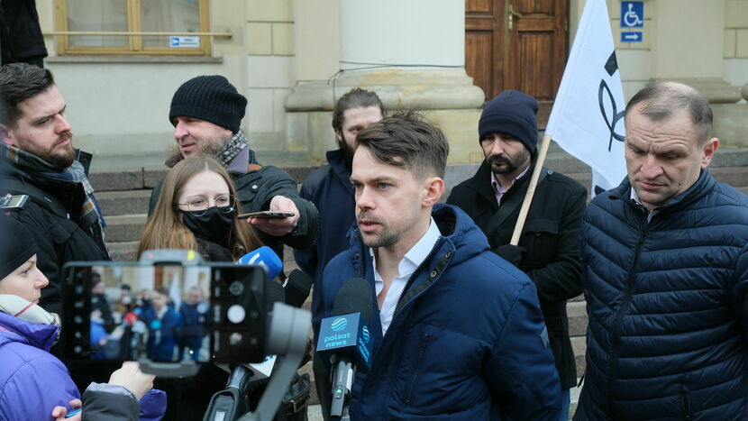 Michał Kołodziejczak, przewodniczący AGROunii (w środku): Mamy zgłoszonych już 44 strajki i cały czas docierają do nas informacje o kolejnych