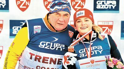 Monika Skinder razem z trenerem Waldemarem Kołcunem