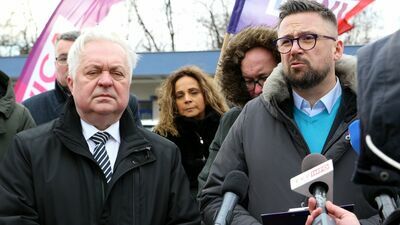 Lewica zwołała konferencję prasową, podczas której ogłosiła rozpoczęcie prac nad ustawami o pomocy dla rolników. Na pierwszym planie posłowie Jacek Czerniak i Arkadiusz Iwaniak