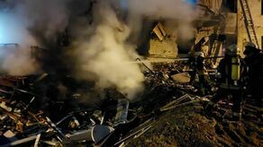 Poranny pożar bloku w Kijowie, na który spadły najprawdopodobniej szczątki zestrzelonego samolotu