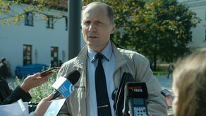 – Pukam do mieszkań. Ludzie pytają, czy to ankieta obowiązkowa. Kiedy mówię, że nie, biorą ją chętniej. Nikt nie lubi przymusu. Jest też taki mechanizm, że jak sąsiad weźmie to i oni wezmą – opowiada Arkadiusz Szczepański