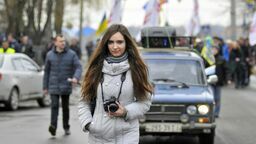 Maja Gołub mieszka w Łucku. Jest dziennikarką zajmującą sie m.in. dezinformacją