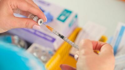 Do 1 marca muszą się zaszczepić. Ministerstwo wyjaśnia, co będzie jeśli tego nie zrobią