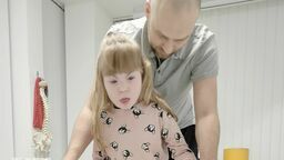 Wiktorii ostatnio udało się przejść 50 metrów – dystans dzielący jej dom od domu sąsiadki