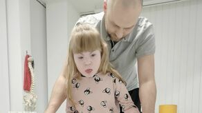 Wiktorii ostatnio udało się przejść 50 metrów – dystans dzielący jej dom od domu sąsiadki