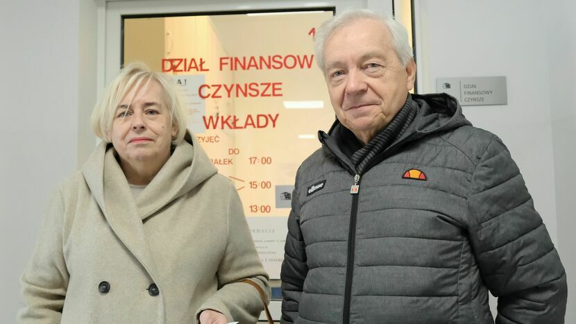 Państwo Anna i Kazimierz przyjechali do siedziby SM Czechów natychmiast, jak tylko wyjęli ze swojej skrzynki zawiadomienie o wysokości dopłat