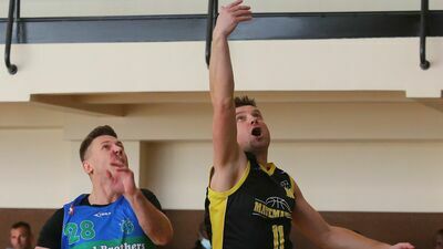 Artur Josik (w czarnym stroju) to jeden z najlepszych zawodników występujących na parkietach LNBA

 