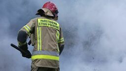 Chciał tylko spalić gałęzie, a doprowadził do poważnego pożaru