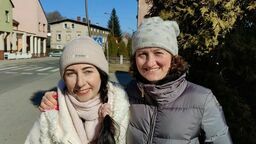 Pożegnanie z Ludmiłą (z prawej) nie było dla Oli łatwe