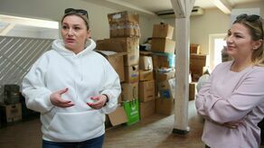 Restauracja i ogród w Zajeździe pod Gwiazdami w Lublinie od pierwszego dnia wojny zamienił się w punkt i magazyn pomocy. Na zdjęciu organizatorki akcji: Anna Gwiazda-Krzemińska (z lewej) i Agata Gwiazda 