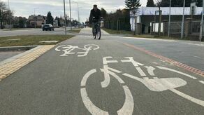 Niedawno gruntowny remont przeszła ulica Piłsudskiego w Zamościu. Wzdłuż niej ścieżek dla rowerzystów również nie mogło zabraknąć