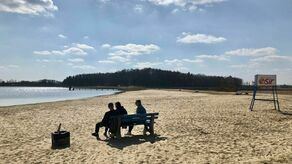Zalew w Zamościu w ostatnim czasie bardzo się zmienił. Jego przebudowa trwała kilka lat i zakończyła się w zeszłym roku. Powiększono plażę, przy której stanęły kontenery na łazienki, szatnie. Jest miejsce na prowadzenie gastronomii, a w wokół zbiornika powstały ścieżki rowerowe