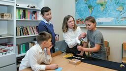 W Zespole Szkół Prywatnych im. ks. Kazimierza Gostyńskiego w Lublinie uchodźcy uczą się trójtorowo: zdalnie, na lekcjach z polskimi uczniami i na indywidualnych zajęciach z języka polskiego.