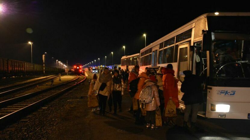 Pociągiem, który po szerokim torze dotarł z Ukrainy do stacji Bortatycze pod Zamościem przyjechało ponad 2300 ludzi. Był środek nocy, dla wszystkich należało zorganizować transport albo nocleg