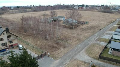 W tym miejscu, mimo protestów okolicznych mieszkańców, miałyby powstać bloki mające łącznie 120 mieszkań, a w planach są już kolejne takie budynki