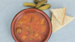 Taranka, sało, wareniki i barszcz. Przepisy na najlepsze ukraińskie dania i smakołyki