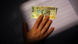 Do drzwi pukają oszuści z puszkami