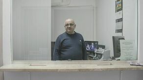 W czwartek na dworcu PKS za 100 hrywien można było dostać 5 zł, w piątek 6 zł, wczoraj 5 zł. Zbigniew Sobiesiak, właściciel kantoru: – Tylko jeśli ktoś hrywny ode mnie kupi to mogę skupować dalej. Musimy się jakoś wyrabiać, nikt nam nie dołoży.