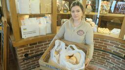 – U nas pośrednio pomagają nasi klienci. Oni kupują nasze wyroby a my możemy pomagać – tłumaczy lubelska Piekarnia Kuźmiuk 