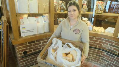 – U nas pośrednio pomagają nasi klienci. Oni kupują nasze wyroby a my możemy pomagać – tłumaczy lubelska Piekarnia Kuźmiuk 