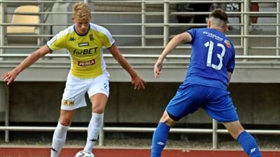 Adrian Dudziński zagrał w lidze trzy mecze i pół spotkania z Chojniczanką. I mimo że występuje na pozycji prawego obrońcy, to strzelił w tym czasie dwa gole