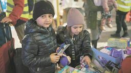 Noc na dworcu PKS w Lublinie. Zawsze ktoś czuwa, by uchodźcy mogli tu choć kilka godzin odpocząć przed dalszą podróżą