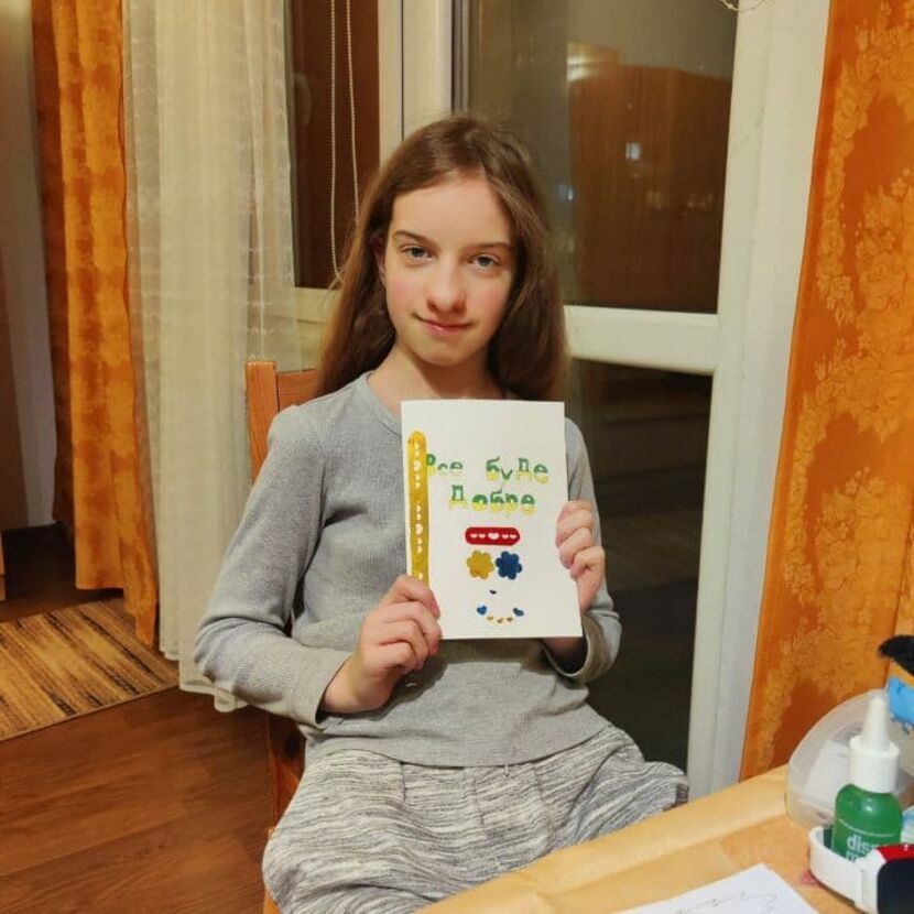 Nastia już po zakwaterowaniu w Puławach. Dziewczynka dostała kartkę od dzieci znajomych pani Eli