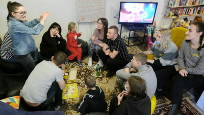 Przynajmniej tutaj słychać śmiech. Zajęcia dla dzieci uchodźców w Galerii Labirynt