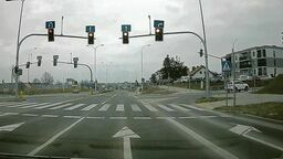 Lublin: Czerwone każe zwolnić, skarżą się na nie kierowcy. "Niepotrzebnie zmusza do zatrzymania"