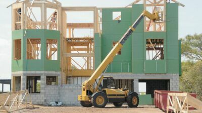 Wybuch wojny za wschodnią granicą może oznaczać jeszcze mocniejszy wzrost cen materiałów i surowców, ale także odpływ pracowników z Ukrainy, którzy wrócili do kraju