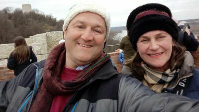 Ukraińcy, którzy zatrzymali się w gminie, chętnie korzystają z organizowanych przez Marcina Pisulę wycieczek po mieście. Poznają historię i zabytki Kazimierza, odrywając się na chwilę od problemów związanych z ucieczką przed wojną